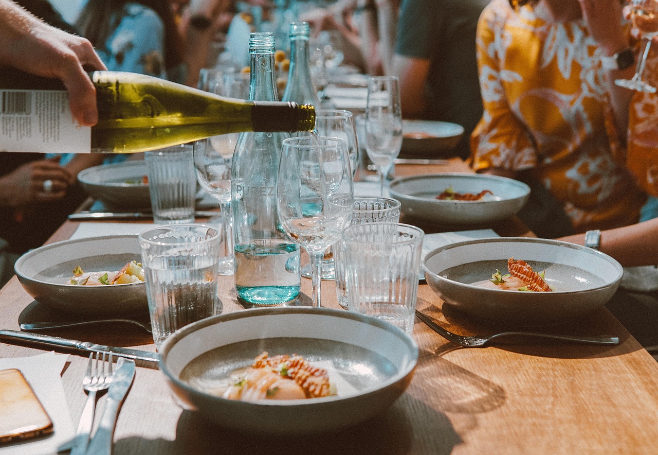 Busy restaurant with people dining and having conversations, illustrating the noisy environment that makes hearing difficult
